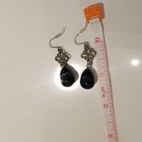 SOLD * Vintage Flower and Bead Earrings - Picture 3 of 4